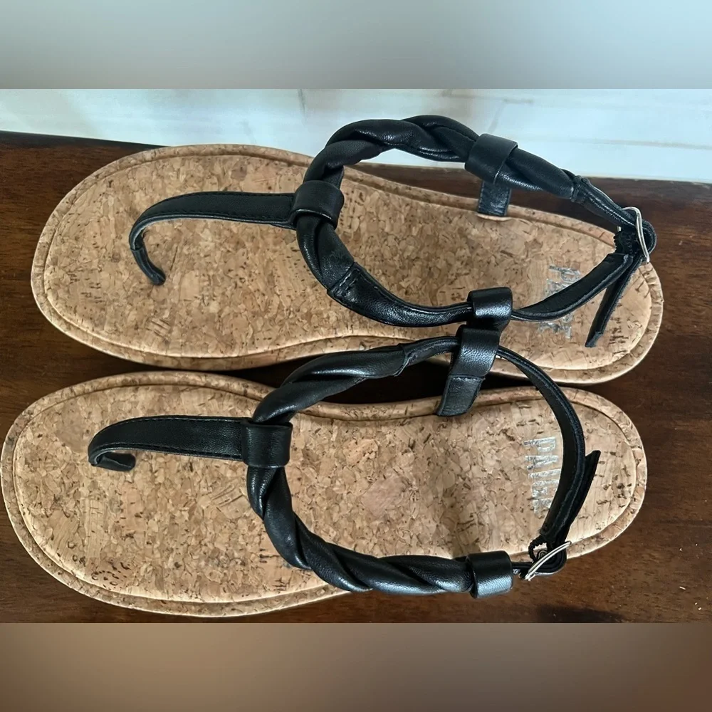 PAIGE dawn twisted strap sandal in black leather in size 7.5 NWOT